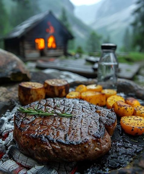 Cabin Food, Best Feelings, Campfire Food, Fire Cooking, Man Food, Campfire Cooking, Outdoor Food, Warm Food, Camp Cooking