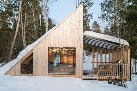 Montreal Architecture, Micro Cabin, Cozy Winter Cabin, A Frame Cabins, Wooden Cabin, Shelter Design, Off Grid Cabin, Tiny Cabins, Wooden Cabins