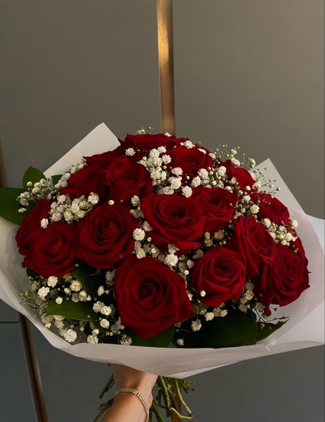 Birthday Flowers Bouquet Beautiful Roses Gift, Flower Bouquet Aesthetic Roses, Aesthetic Roses Bouquet, Roses Red Bouquet, Flowers For Birthday Bouquets, A Dozen Roses Bouquets, Roses Bouquet Gift Boyfriends, 30 Roses Bouquet, Pretty Bouquet Of Flowers Aesthetic