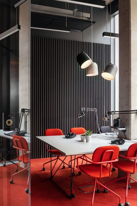 Unique Office Design, Red Office, Industrial Office Design, Unique Office, Showroom Interior Design, Interior Design Color, Office Garden, Modern Office Design, Acoustic Wall Panels