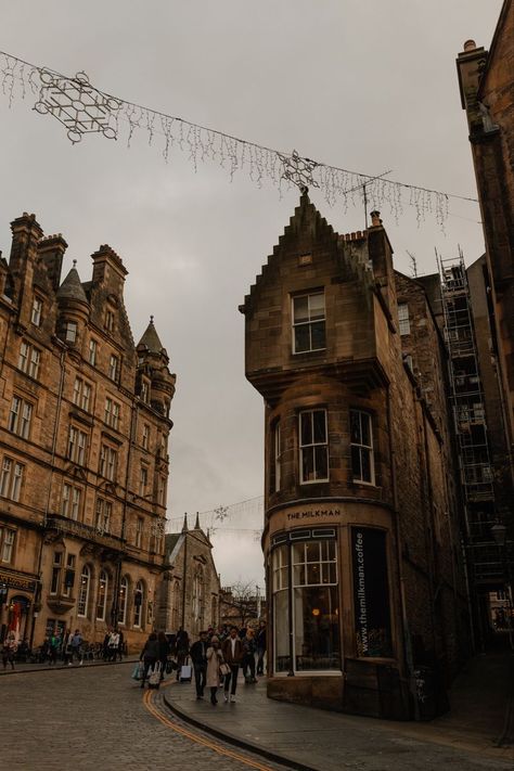 Edinburgh Aesthetic Dark Academia, Scotland In Autumn Aesthetic, Edinburgh Scotland Aesthetic Autumn, Edinburgh Scotland Autumn, Scotland Fall Aesthetic, Eidenburgh Scotland Aesthetic, Edinburgh Fall Aesthetic, Autumn In Edinburgh, Fall In Edinburgh