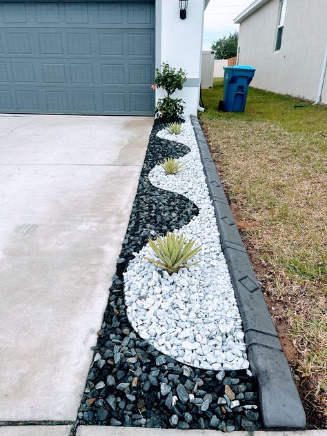 Outdoor Plant Ideas Front Yards, Triangle Front Yard Landscaping, Front Yard Stone Landscaping Ideas, From Yard Ideas, Pebble Sidewalk Ideas, Diy Home Landscaping Ideas, Diy Widen Driveway, Pretty Yard Ideas, Landscape Ideas Small Area