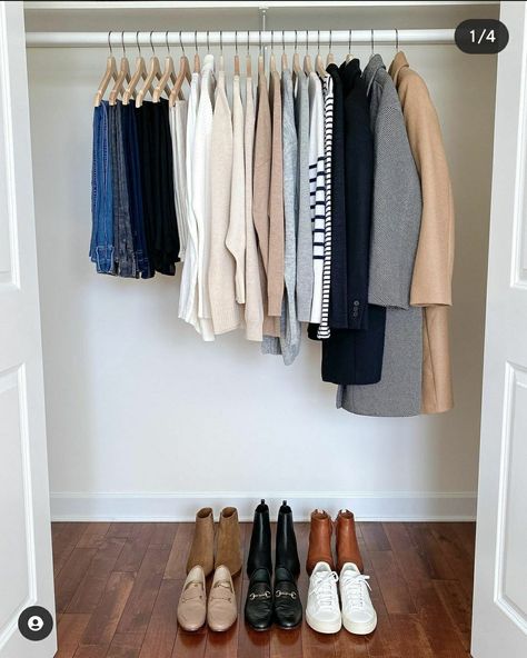 Pick Clothes, Neat Closet, Clean Mind, Clean Closet, Average Woman, Minimalist Moda, Neutral Capsule Wardrobe, Classy Yet Trendy, Minimalist Closet