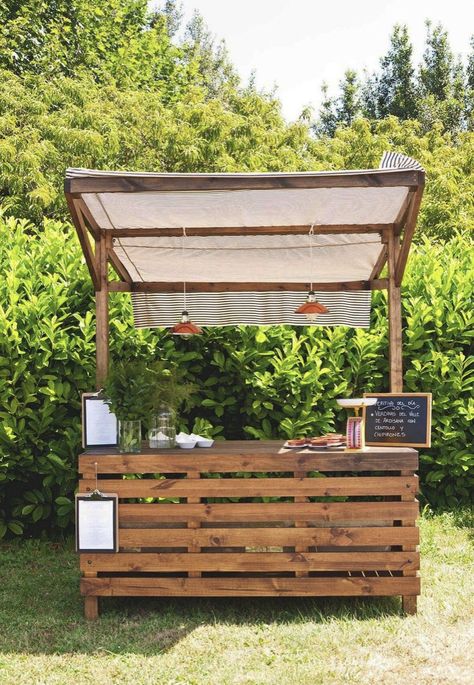 Palet Bar, Bar Pallet, Outdoor Bar Ideas, Bar En Plein Air, Rustic Outdoor Furniture, Diy Outdoor Bar, Outside Bars, Bar Exterior, Bar Outdoor