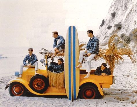 Beach Boys from Ken Veeder photo shoot at Paradise Cove in Malibu, California Wallpapers For Boys, Wallpaper Boys, Miss The Old Days, Surf Music, Mike Love, Tour Manager, Summer Wallpapers, Brian Wilson, Photo Summer