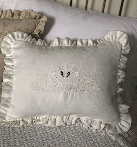 Soft Delicate Aesthetic, White Pillows Aesthetic, Swan Lake Bedroom, Swan Lake Nursery Theme, Swan Themed Nursery, Swan Baby Nursery, Swan Nursery Theme, Swan Baby Room, Swan Room Decor