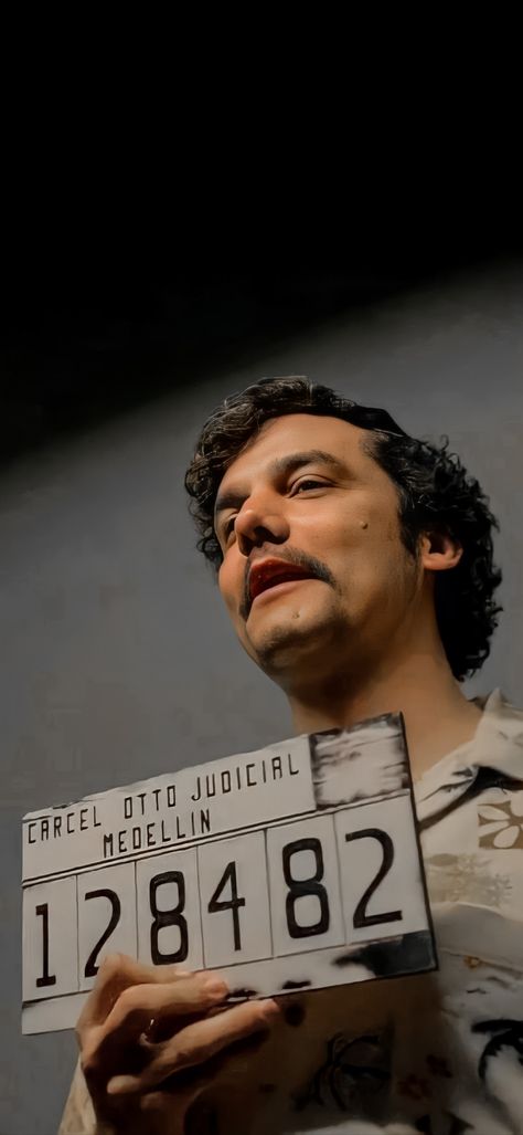 Pablo Escobar Money Wallpaper, Pablo Escobar Aesthetic Wallpaper, Pablo Escobar Series, Pablo Escobar Wallpaper Iphone, Pablo Escobar Pictures, Pablo Escobar Money, Pablo Escobar Wallpaper, Narcos Pablo Escobar, Narcos Wallpaper