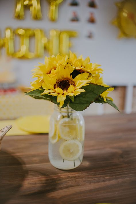 Sunshine And Sunflowers Party, Lemon And Sunflower Centerpieces, Sunflower Party Centerpieces, Lemon Sunflower Centerpieces, Diy Sunflower Birthday Decor, Bee Party Decorations First Birthdays, You Are My Sunshine Party Theme, Sunflower 1st Birthday Party Decoration, Sunflower And Bee Birthday Party