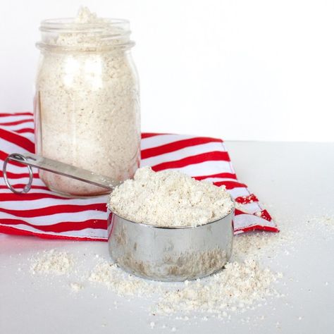 Only 3 ingredients, you probably have on hand: HOW TO MAKE HOMEMADE PROTEIN POWDER | @TspCurry - For more healthy recipes: TeaspoonOfSpice.com Homemade Protein Powder, Gluten Free Bread Flour, Protein Powder Pancakes, Homemade Pancake Mix, Dietitian Recipes, Gluten Free Flour Mix, Banana Smoothie Bowl, Protein Brownies, Best Protein Powder