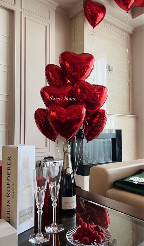 Romantic Set Up, Valentine’s Day Surprise, Red Balloon Decorations, Red Valentines Aesthetic, Red Birthday Aesthetic, Decoration For Anniversary, Valentines Date Night, Romantic Date Night Ideas, Romantic Surprise