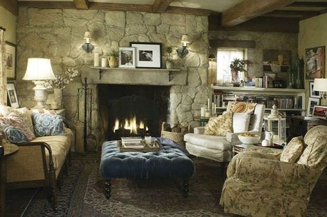 Cosy Cottage Living Room, Rosehill Cottage, Salons Cottage, New England House, English Cottage Interiors, Cottage Interior Design, Narrow Living Room, Cosy Cottage, Nancy Meyers