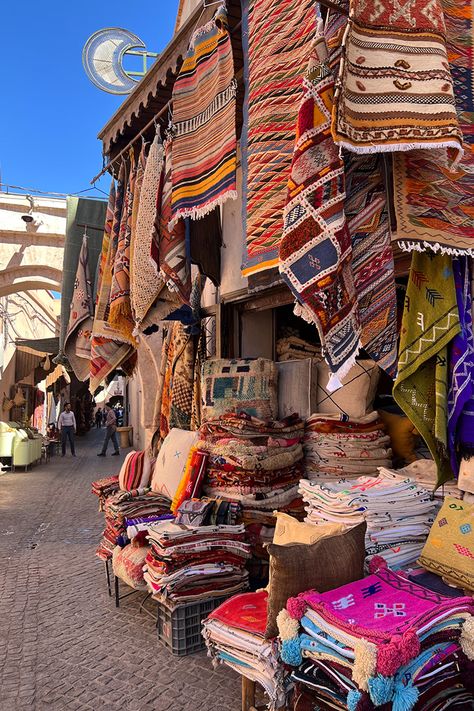 Marrocco Design, Morocco Textiles, Morroco Aesthetic, Marrakech Morocco Aesthetic, Morocco Landscape, Morocco Interior Design, Morroco Marrakech, Morocco Culture, Souk Marrakech