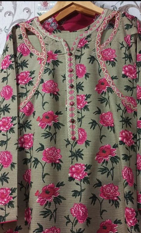 Gala Designs For Kameez, Lace Designs On Suits, Dress Design Pakistani, Suit Neck, Simple Dress Casual, Gala Design, Lace Dress Design, Latest Dress Design, Neck Designs For Suits