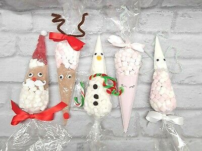 Christmas Hot Chocolate Cones, Hot Chocolate Cones Christmas, Christmas Sweet Cones Ideas, Reindeer Cones, Reindeer Hot Chocolate Cones, Hot Chocolate Cones, Christmas Sweet Cones, Christmas Fayre Ideas, Reindeer Hot Chocolate