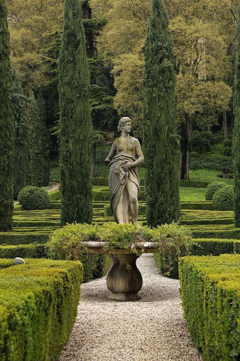 Formal Garden, Italian Garden, Formal Gardens, Gorgeous Gardens, English Garden, Garden Statues, Luxor, Shade Garden, Dream Garden