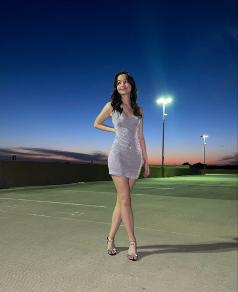 Parking Garage Dress Photoshoot, Poses For Semi Formal, Outfit Ideas Special Occasion, Fancy Dress Pictures, Poses For 2 Friends Homecoming, Poses For Pictures Instagram Dress Night, Short Prom Dress Aesthetic, Homecoming Pictures By Yourself, Homecoming Dress Photoshoot