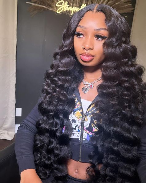 Wand Curls Style Hairstyles, Pin Curls For Black Women Wig, Middle Part Wand Curls Wig, Side Part Wond Curls Wig, Wind Curls Wig, 30 Inch Body Wave Wig Hairstyles, Middle Part With Wand Curls, Wond Curls Frontal Wig, Big Wand Curls Black Women