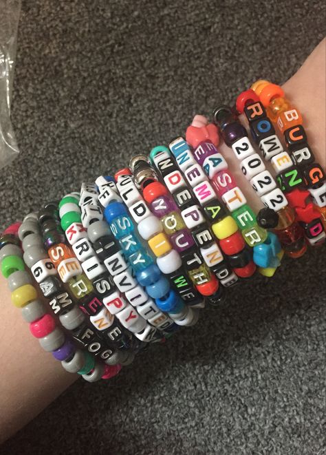 Cavetown Bracelets, Rave Bracelet, Kandi Jewelry, Bead Pets, Rave Bracelets, Scene Accessories, Kandi Kid, Kandi Ideas, Bracelet Craft