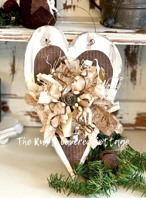 Rustic Valentine Decor, Primitive Country Crafts, Valentine Wood Crafts, Springtime Crafts, Vintage Valentines Decorations, Diy Valentines Day Wreath, February Crafts, Rustic Valentine, Valentine Tree