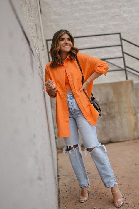 Want to make your Spring and Summer wardrobe pop this 2022? CHIC TALK is sharing her favorite bright-colored outfit to try this season. this bright orange button down and denim outfit creates a fun and eye-catching look you need to add to your wardrobe. Follow for more spring and summer fashion trends, style guides, and elevated outfit ideas. Orange Shirt Outfit, Bright Summer Outfits, Oversized Shirt Outfit, Bright Outfit, Bright Colored Outfits, Casual Date Night Outfit, Orange Outfit, Orange T Shirts, Orange Shirt