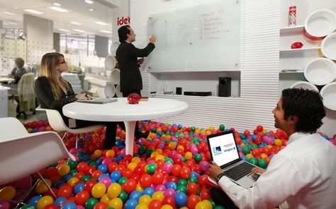 10 utterly absurd (but fun!) workplaces Fun Office Ideas, Fun Office Design, Business Principles, Mario Room, Apple Iphone Wallpaper Hd, Office Culture, Fun Office, Office Photo, Office Lounge