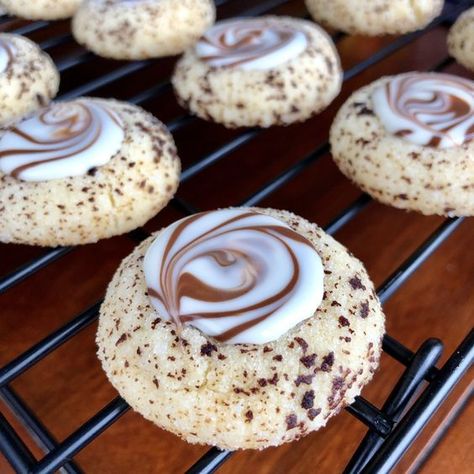 Coffee Flavored Cookies, Decadent Cheesecake, Swirl Cookies, Recipe Cheesecake, Cookie Board, Heath Bars, Easy Christmas Cookie Recipes, Cheesecake Dessert, Cake Chocolat