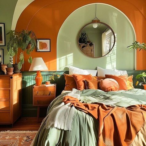 Orange Rustic Bedroom, Orange Wall Bedroom Decor, Dark Orange Bedroom Ideas, Sage Orange Bedroom, Bedroom Inspirations 70s, Home Decor Orange, Bedroom Orange Green, Bedroom Inspirations Orange, Orange Green Room Aesthetic