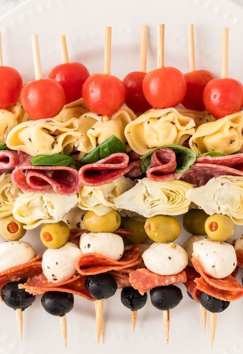 Antipasto Skewers With Tortellini, Tortellini Skewers Appetizers, Italian Finger Foods, Antipasto Kabobs, Tortellini Skewers, Salad Italian, Best Appetizer, Antipasto Skewers, Skewer Appetizers