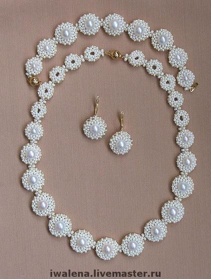 beading Anting Manik, Manik Manik, Pearl Bracelet Wedding, Woven Necklace, Beaded Jewelry Tutorials, Necklace Patterns, Bead Work Jewelry, White Jewelry, Seed Bead Bracelets