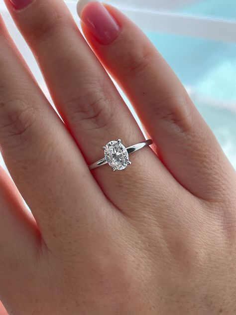 Available with moissanite at this link: https://www.etsy.com/listing/1331516251/ 💎This simplistic but absolutely beautiful engagement ring features 1.5CT oval cut 5A CZ simulated diamond on a minimal 1.8mm sterling silver band. Truly elegant and timeless design. 💎Made of high quality sterling silver and plated with rhodium it will not rust or turn your finger green. Center stone size - 6mm*8mm(1.5Ct) Material: Fine Sterling Silver 925 Plating: Rhodium 💎Will be shipped within 1-2 business days Timeless Engagement Ring White Gold, Simple Wedding Rings Silver Oval, Rings Engagement Silver Simple, Small Round Engagement Ring Silver, Silver Minimalist Engagement Ring, Simple Silver Diamond Engagement Rings, Simplistic Wedding Rings Silver, Silver Band Engagement Ring Simple, Simple Silver Diamond Ring