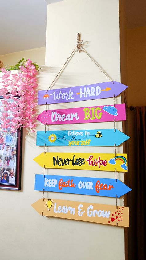 Thought Board Decoration, Class Decoration Craft Ideas, Wall Hanging Thoughts, Drawing Ideas On Walls Bedrooms, Board Decoration Ideas School Aesthetic, Paper Decoration Ideas Creative, Drawing To Hang On Walls, Room Decor With Paper Wall Art, Paper Crafts For Class Decoration