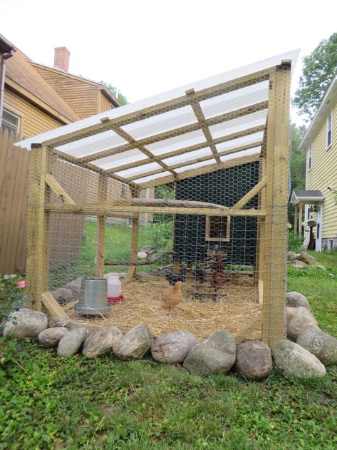 Reban Ayam, Cute Chicken Coops, Easy Chicken Coop, Chicken Pen, Backyard Chicken Coop Plans, Diy Chicken Coop Plans, Chicken Coop Run, Backyard Chicken Farming, Coop Design