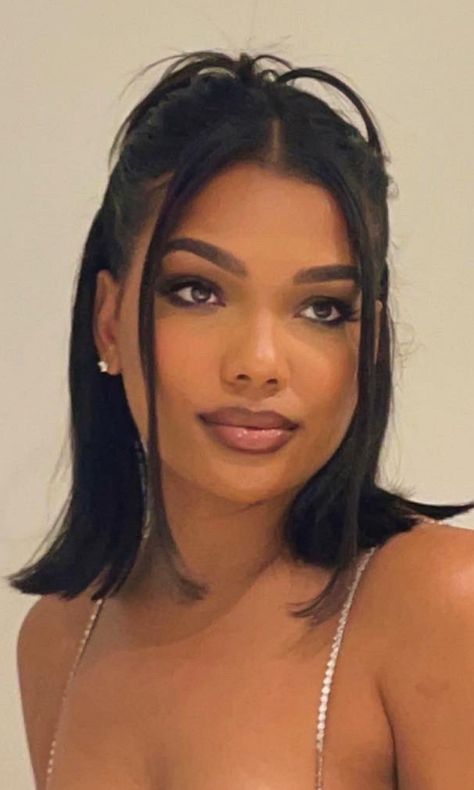 Sister Sister Hairstyles, Straight Hairstyles Curls, Haircut Inspiration Shoulder Length, Selfie Angles For Round Face, Straight Long Bob Hairstyles, Formal Updo Black Women, Formal Hairstyles Natural Hair, Best Hairstyles For Oval Face Shape Black Women, Side Part Silk Press Natural Hair Short