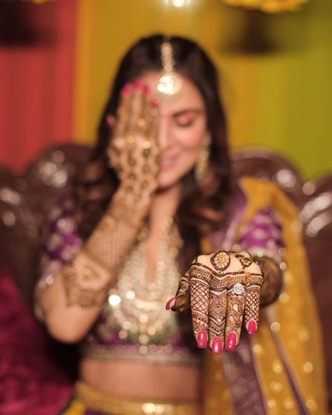 All About Wedding Shenanigans Of Shraddha Arya & Rahul Sharma! Mehendi Photography Bridal, Mehendi Photoshoot, Haldi Photoshoot, Mehendi Photography, शादी की तस्वीरें, Shraddha Arya, Indian Bride Poses, Indian Bride Photography Poses, Indian Wedding Poses