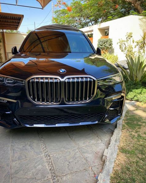 BMW X7 Bmw Mom Aesthetic, Bmw Suv Aesthetic, X7 Bmw, Bugatti Chiron Aesthetic, Chiron Aesthetic, Cars Range Rover, Bugatti Centodieci, Alpina Bmw, Carros Bmw