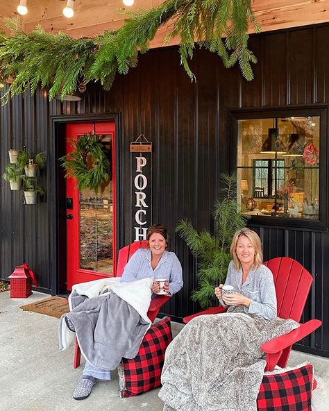 Plaids And Poppies, Christmas Dining Room Table, Porch Trees, Plaid Christmas Decor, Christmas Dining Room, Exterior House Color, Lake House Plans, Traditional Christmas Decorations, Christmas Front Porch