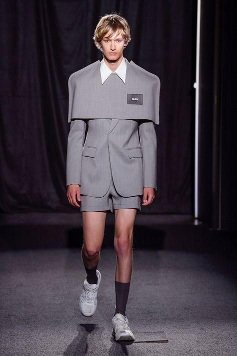 Sean Suen Men’s Spring 2020 [PHOTOS] – WWD Mens Runway Suits, Men Suits Runway, Male Model Runway High Fashion, Menswear Suit Runway, Sean Love Of The S*n, Structured Fashion, Male Fashion Trends, Mens Editorial, Men's Fashion