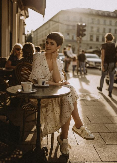 10 OF THE MOST FABULOUS CAFES IN PARIS | We Are Travel Girls What To Wear In Paris, Мотоциклы Cafe Racers, Parisian Lifestyle, Parisian Women, Photos Of Eyes, Paris Cafe, French Women, Photos Of Women, Portrait Poses