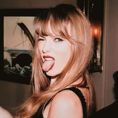 Taylor Swift Profile, Taylor Swift Fotos, Taylor Swift News, Photos Of Taylor Swift, Taylor Swift Cute, Estilo Taylor Swift, Swift Photo, Taylor Swift Funny, Alien Stage