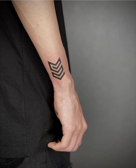 arrow tattoo
minimalist arrow tattoo
arrow tattoo for men
arrow tattoo for women Small Tattoos For Boys, Tattoos Arm Mann, Herren Hand Tattoos, Simple Hand Tattoos, Small Wave Tattoo, Simple Tattoos For Guys, Cool Wrist Tattoos, Wrist Tattoos For Guys, Omerta Tattoo