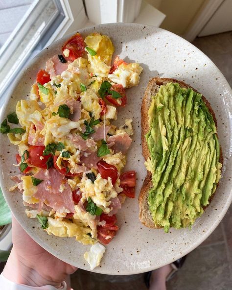 Healthy Desayunos, Egg Scramble, Healthy Lunch Snacks, Healthy Food Menu, Idee Pasto, Healthy Food Inspiration, Easy Healthy Meal Prep, Healthy Food Dishes, Makanan Diet