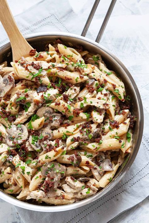 Chicken Bacon Mushroom Pasta (VIDEO) | Foodtasia