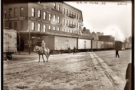 Vintage New York, Railroad Images, New York Central Railroad, Nyc History, Meatpacking District, New York Central, Ny City, High Line, West Side