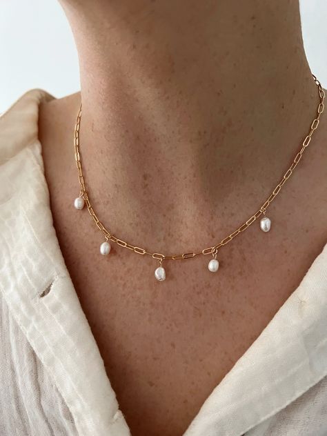 Modern pearl necklace design