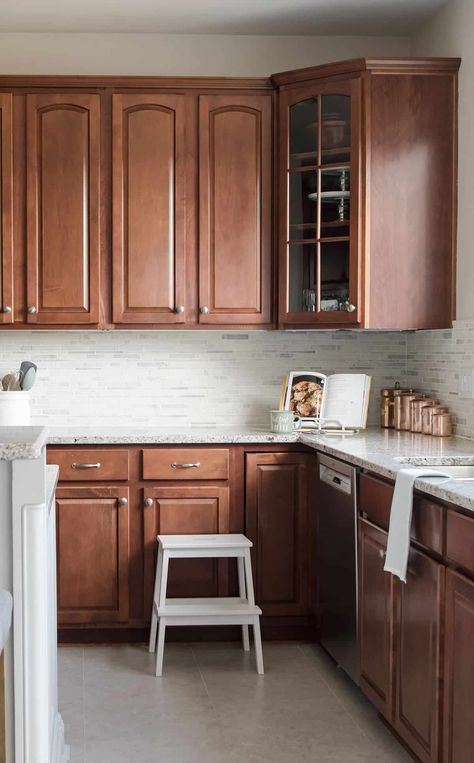 Ikea Linnmon, Cherry Wood Kitchens, Cabinets Makeover, Clean Kitchen Cabinets, Kitchen Decor Inspiration, Cherry Kitchen, Kitchen Diy Makeover, Cherry Cabinets, New Kitchen Cabinets