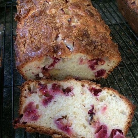 My Mother-in-Law's Plum Bread I "A cross between a cake and a loaf bread, with sweet-tart plums and a brown sugar topping" Plum Bread Recipe, Plum Loaf, Plum Dessert, Plum Recipes, Fruit Bread, Dessert Dips, Loaf Cake, Sweet Bread, Dessert Bread