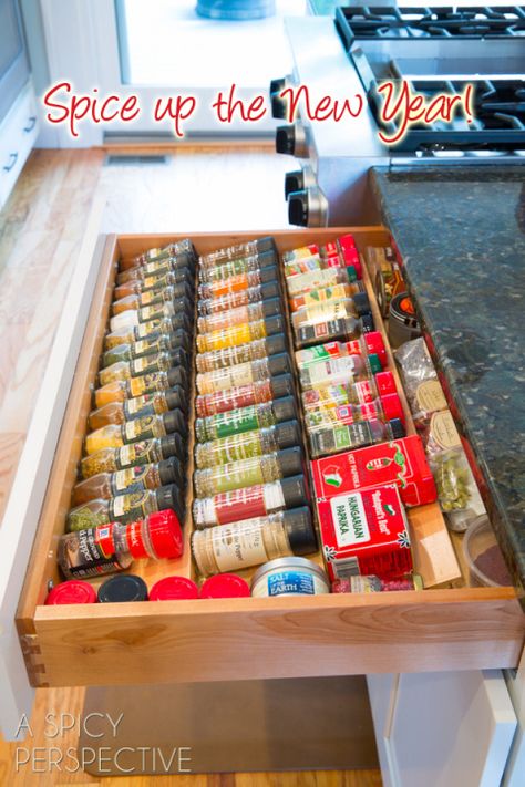 Spice drawer Kitchen Spices Storage Ideas, Open Spice Rack, Spice Drawer Organization, Spice Rack Ideas, Kitchen Tower, Organiser Cucina, Kitchen Ikea, Interior Boho, Kabinet Dapur