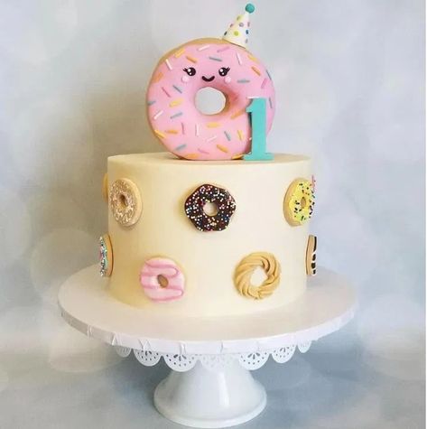 Donut Miss This Birthday Party - Ideas, decor and freebies for your donut theme party! - Colleen Michele Donut Cake Topper, Donut Birthday Cake, Donut Theme Party, Bolo Panda, Doughnut Party, Savory Cakes, Donut Cake, Birthday Donuts, Bee Cakes