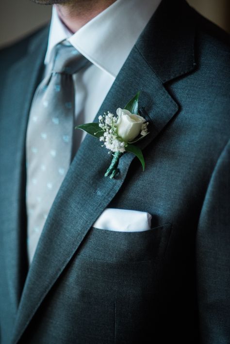 Small Boutonniere Wedding, Simple White Rose Boutineer, Small Rose Boutonniere, Best Man Boutonniere, Boutinere Ideas Groomsmen White, Mothers Boutonniere Wedding, Rose Bud Boutonniere, Small Bouteniers, Groom And Groomsmen Boutonnieres