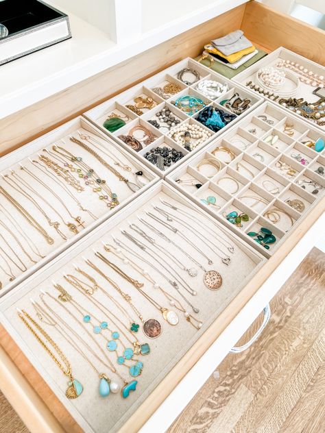 Jewlery Drawer Organizer, Jewlrey Organization Display In Closet, Flat Jewelry Display, Jewelry Organizer In Drawer, Organizing Necklaces In A Drawer, Fine Jewelry Storage, Jewelry Corner Bedroom, Organizing Jewelry Ideas In Drawers, Closet Jewelry Drawer